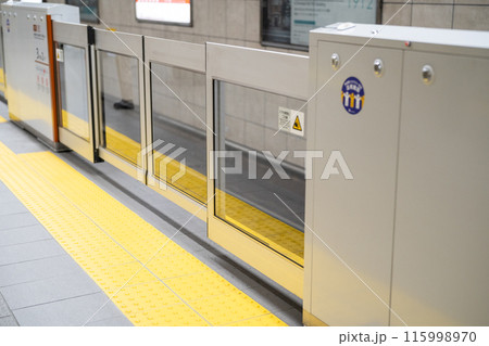 駅ホームの転落防止安全対策 115998970