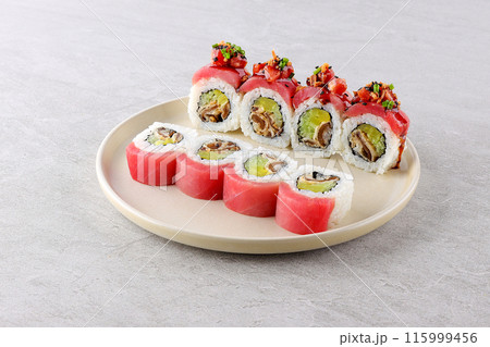 Roll tuna tartare sushi Japanese style asian 115999456