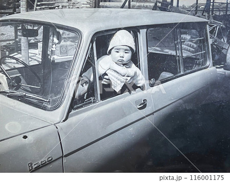 昭和39年のレトロ写真　赤ちゃん 116001175