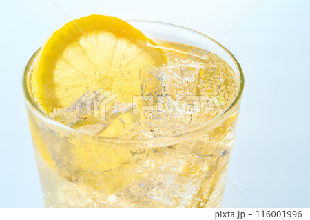 ハイボールのクローズアップ 116001996