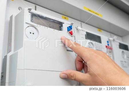 Electric energy meter measuring power usage 116003606