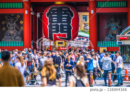日本の東京都市景観 外国人観光客らで賑わう朝の浅草寺=5月30日 日本の東京都市景観 外国人観光客らで賑わう朝の浅草寺=5月30日 116004168