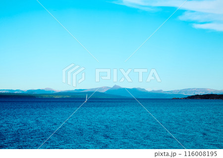 Beautiful mountain lake. Transparent blue water. 116008195