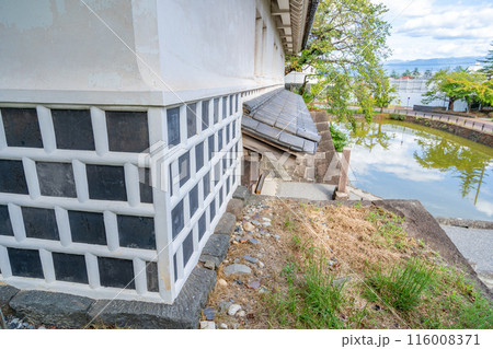 新発田城　本丸表門　国の重要文化財　腰回りは瓦張りの海鼠壁　なまこかべ 116008371