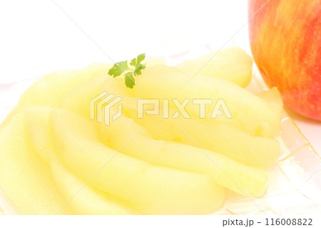 リンゴのコンポート 甘煮 デザート 明るい背景 リンゴのコンポート 甘煮 デザート 明るい背景 116008822