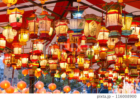 ランタンフェスティバル、ライトアップされたランタン 116008900