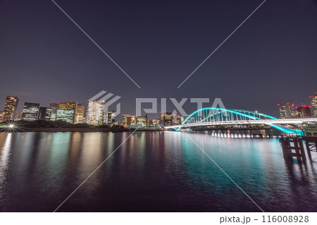 東京隅田川に掛かる築地大橋の夜景 東京隅田川に掛かる築地大橋の夜景 116008928