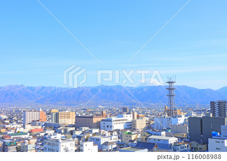 山梨県甲府市、甲府城天守台から見た富士山の風景 山梨県甲府市、甲府城天守台から見た富士山の風景 116008988