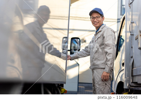 男性トラックドライバー 男性トラックドライバー 116009648