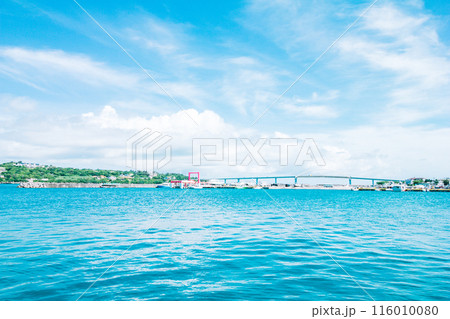 沖縄 瀬底島と瀬底大橋 沖縄 瀬底島と瀬底大橋 116010080