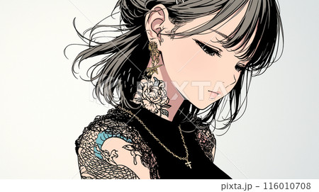 ヘビ柄の刺青を背中に入れた若い女性