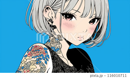 ヘビ柄の刺青を背中に入れた若い女性