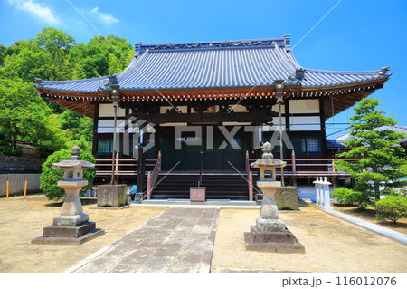 【香川県】快晴の勝名寺 本堂 【香川県】快晴の勝名寺 本堂 116012076