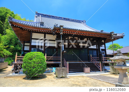 【香川県】快晴の勝名寺 本堂 【香川県】快晴の勝名寺 本堂 116012080