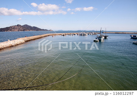 今治市湊の小さな船溜まりの写真素材 [116012297] - PIXTA