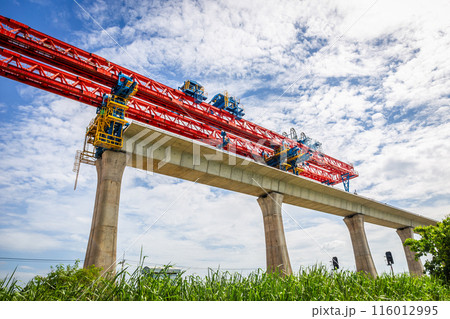 High-elevation railway construction crane in the Bangkok-Nakhon Ratchasima high-speed rail project High-elevation railway construction crane in the Bangkok-Nakhon Ratchasima high-speed rail project 116012995