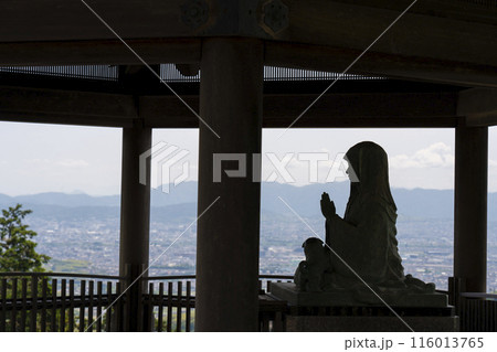 京都　善峯寺　けいしょう殿（六角堂）像の影 116013765