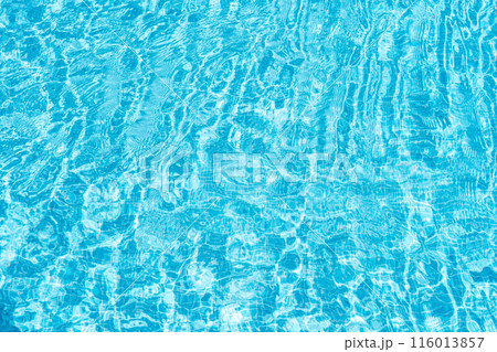プールの水面の波紋（マリンブルー・クリア・リゾート） 116013857