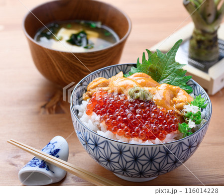最強の海鮮丼 ウニいくら丼 116014228