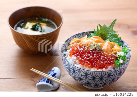 最強の海鮮丼 ウニいくら丼 116014229