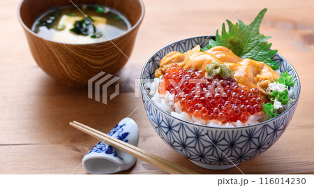 最強の海鮮丼 ウニいくら丼 116014230