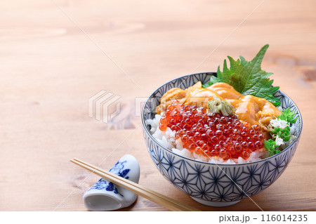 最強の海鮮丼 ウニいくら丼 116014235