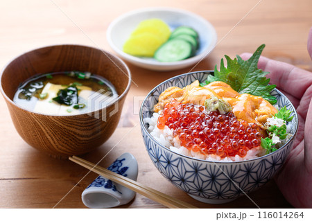 最強の海鮮丼 ウニいくら丼 116014264