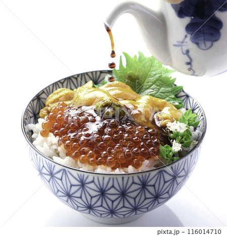 最強の海鮮丼 ウニいくら丼 (白背景) 最強の海鮮丼 ウニいくら丼 (白背景) 116014710