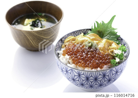 最強の海鮮丼 ウニいくら丼 (白背景) 最強の海鮮丼 ウニいくら丼 (白背景) 116014716