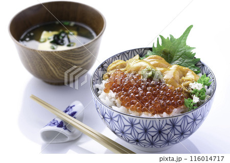 最強の海鮮丼 ウニいくら丼 （白背景） 116014717