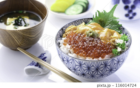 最強の海鮮丼 ウニいくら丼 (白背景) 最強の海鮮丼 ウニいくら丼 (白背景) 116014724
