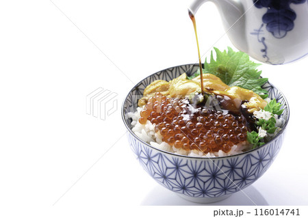 最強の海鮮丼 ウニいくら丼 (白背景) 最強の海鮮丼 ウニいくら丼 (白背景) 116014741