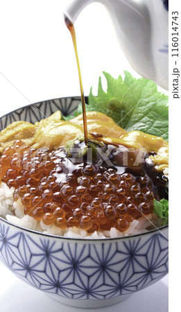 最強の海鮮丼 ウニいくら丼 (白背景) 最強の海鮮丼 ウニいくら丼 (白背景) 116014743