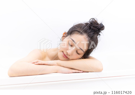 バスタイム　女性　ビューティー 116017420