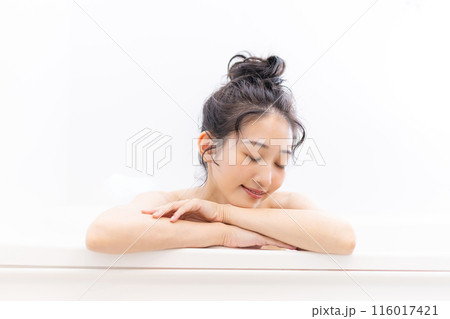 バスタイム　女性　ビューティー 116017421