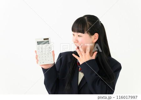 計算機を持つ女子高生　驚く 116017997
