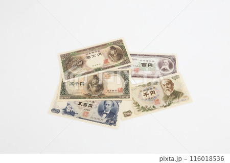 白い背景で撮った 少し古い世界のお金シリーズ 日本 円 白い背景で撮った 少し古い世界のお金シリーズ 日本 円 116018536