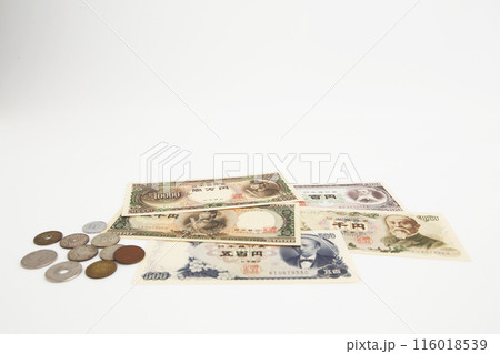 白い背景で撮った 少し古い世界のお金シリーズ 日本 円 白い背景で撮った 少し古い世界のお金シリーズ 日本 円 116018539