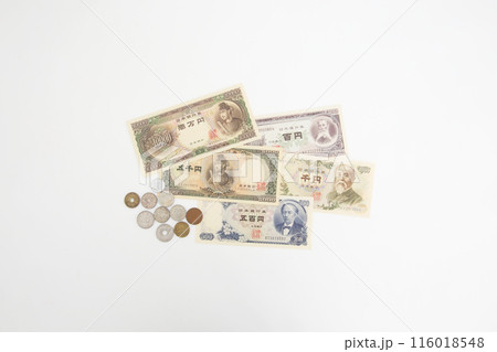 白い背景で撮った 少し古い世界のお金シリーズ 日本 円 116018548