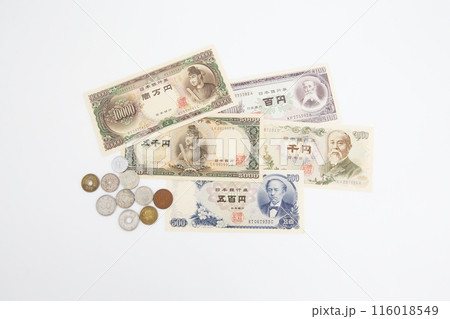 白い背景で撮った 少し古い世界のお金シリーズ 日本 円 116018549
