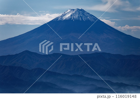 奥秩父・甲武信岳山頂から見る富士山 116019148