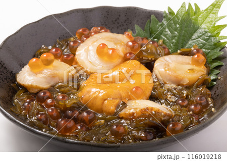 海鮮漬け(ウニ イクラ 子持ちめかぶ ホタテ) 海鮮漬け(ウニ イクラ 子持ちめかぶ ホタテ) 116019218