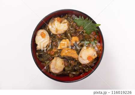 海鮮漬け丼(ウニ イクラ 子持ちめかぶ ホタテ) 海鮮漬け丼(ウニ イクラ 子持ちめかぶ ホタテ) 116019226