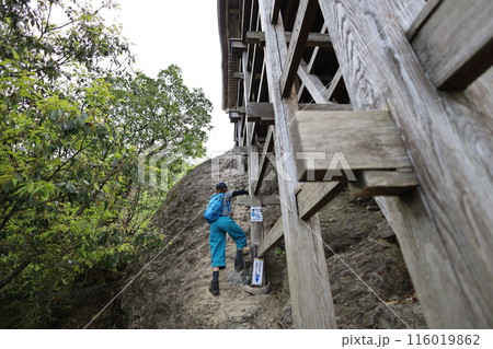 山陰、春、初夏の鳥取、三徳山、みとくさん、投げ入れ堂への登山、国立公園への旅、多くの指定文化財と国宝 山陰、春、初夏の鳥取、三徳山、みとくさん、投げ入れ堂への登山、国立公園への旅、多くの指定文化財と国宝 116019862