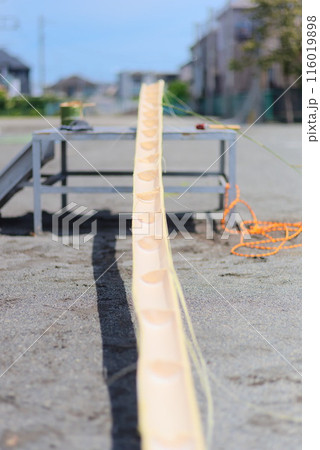 夏の風物詩、流しそうめんの竹の設置風景 夏の風物詩、流しそうめんの竹の設置風景 116019898
