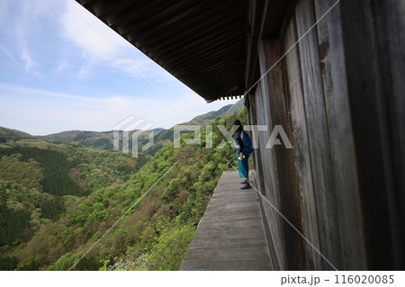 山陰、春、初夏の鳥取、三徳山、みとくさん、投げ入れ堂への登山、国立公園への旅、多くの指定文化財と国宝 山陰、春、初夏の鳥取、三徳山、みとくさん、投げ入れ堂への登山、国立公園への旅、多くの指定文化財と国宝 116020085