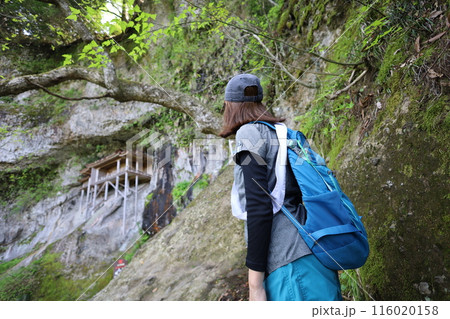 山陰、春、初夏の鳥取、三徳山、みとくさん、投げ入れ堂への登山、国立公園への旅、多くの指定文化財と国宝 116020158