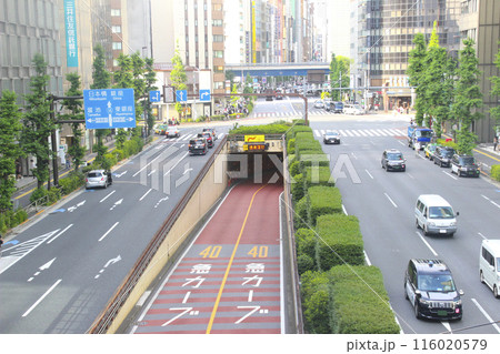 新橋地下道(「速度落とせ」の電光表示)/東京都港区新橋2丁目 新橋地下道(「速度落とせ」の電光表示)/東京都港区新橋2丁目 116020579