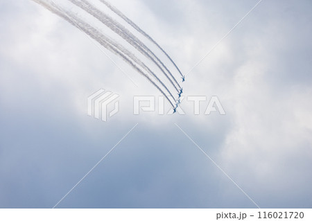 ブルーインパルスの航空ショー 116021720