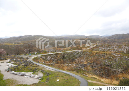 山口県美祢市の秋芳洞カルスト台地 116021851